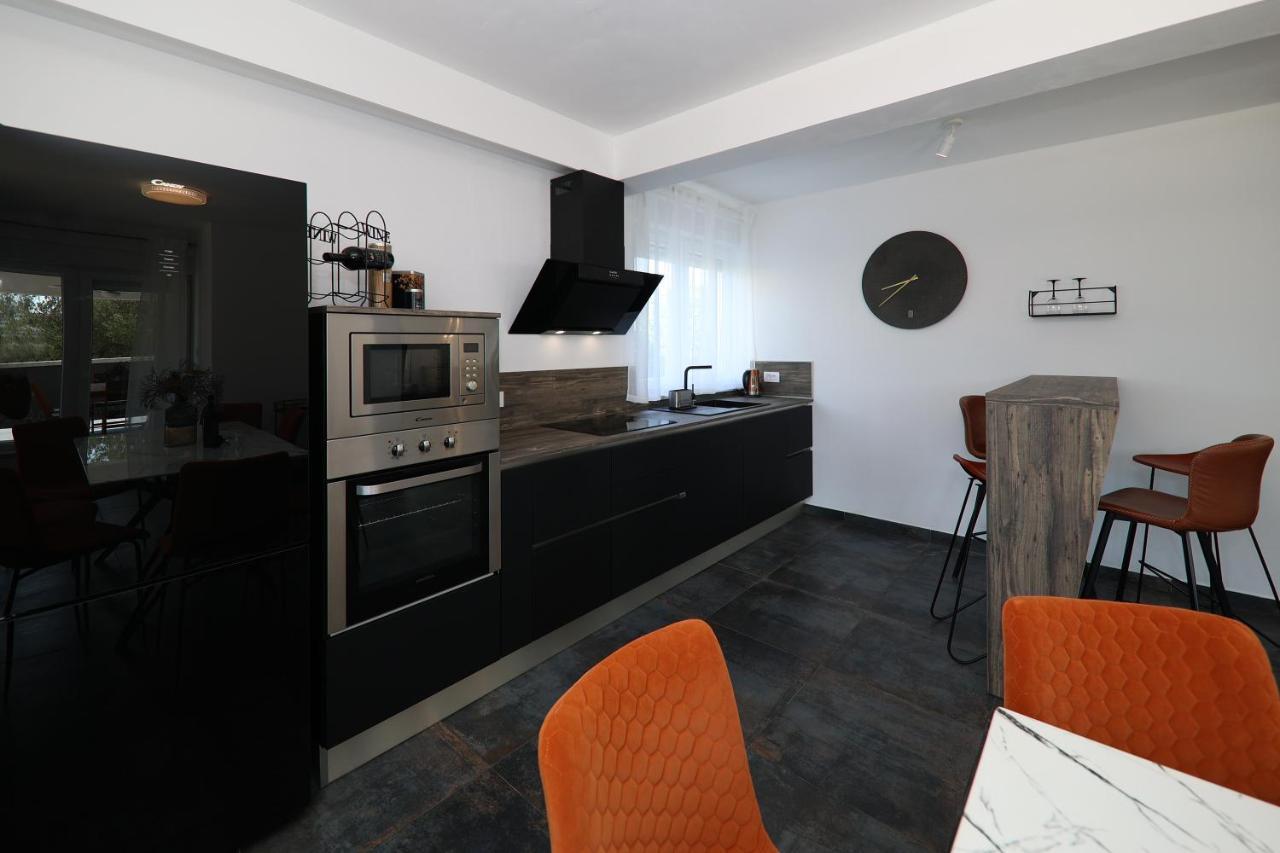 Bronzato Apartment *
